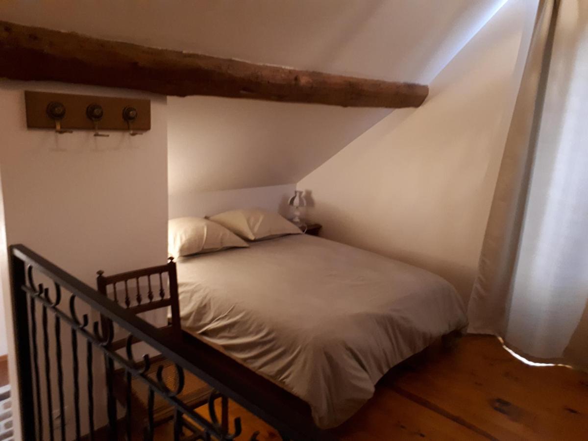 Отель La Grange Des Blins Jouy  Экстерьер фото